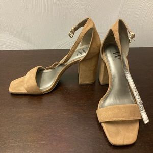 Tan, women size 7.5, Worthington scrappy heals